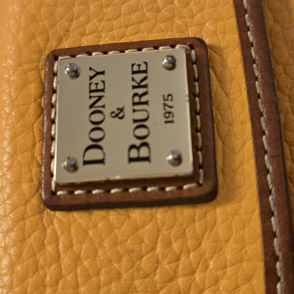 EUC Dooney & Bourke Collection Signature Logo Continental Clutch Wallet, Mustard - Picture 3 of 11